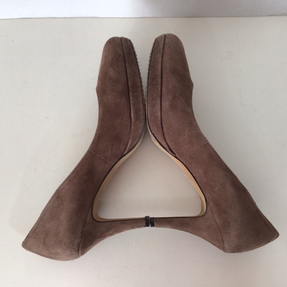 Vince Camuto Desti Brown Suede Heels, 8B - Picture 4 of 8
